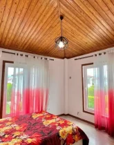 نمایی از اتاق خواب با دو پنجره ویلا در سوادکوه 5254524